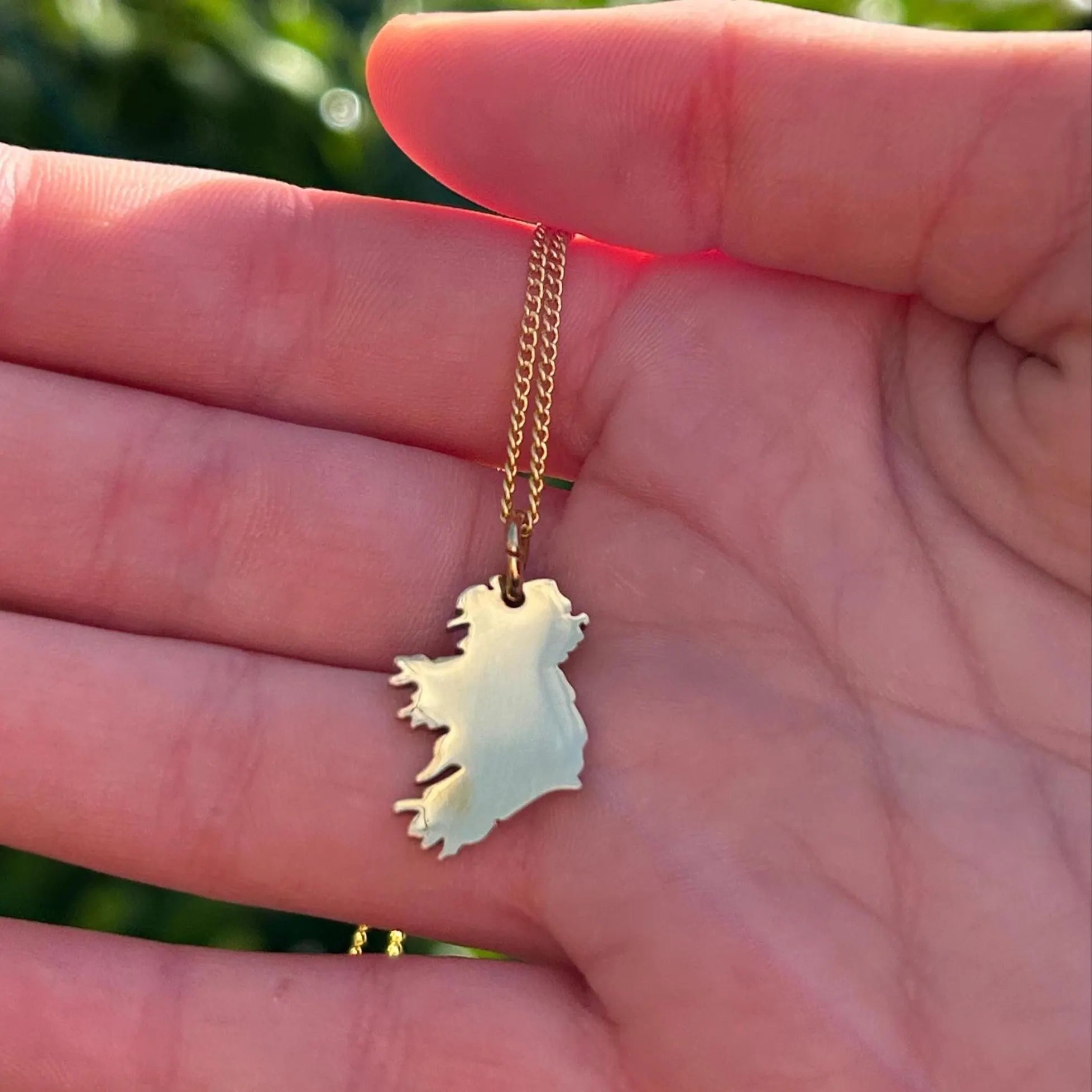 Bestseller 18K Gold Coated Ireland Map Necklace | Irish Country Outline Pendant | Irish Heritage Jewelry | Celtic Travel Gift for Her or Him